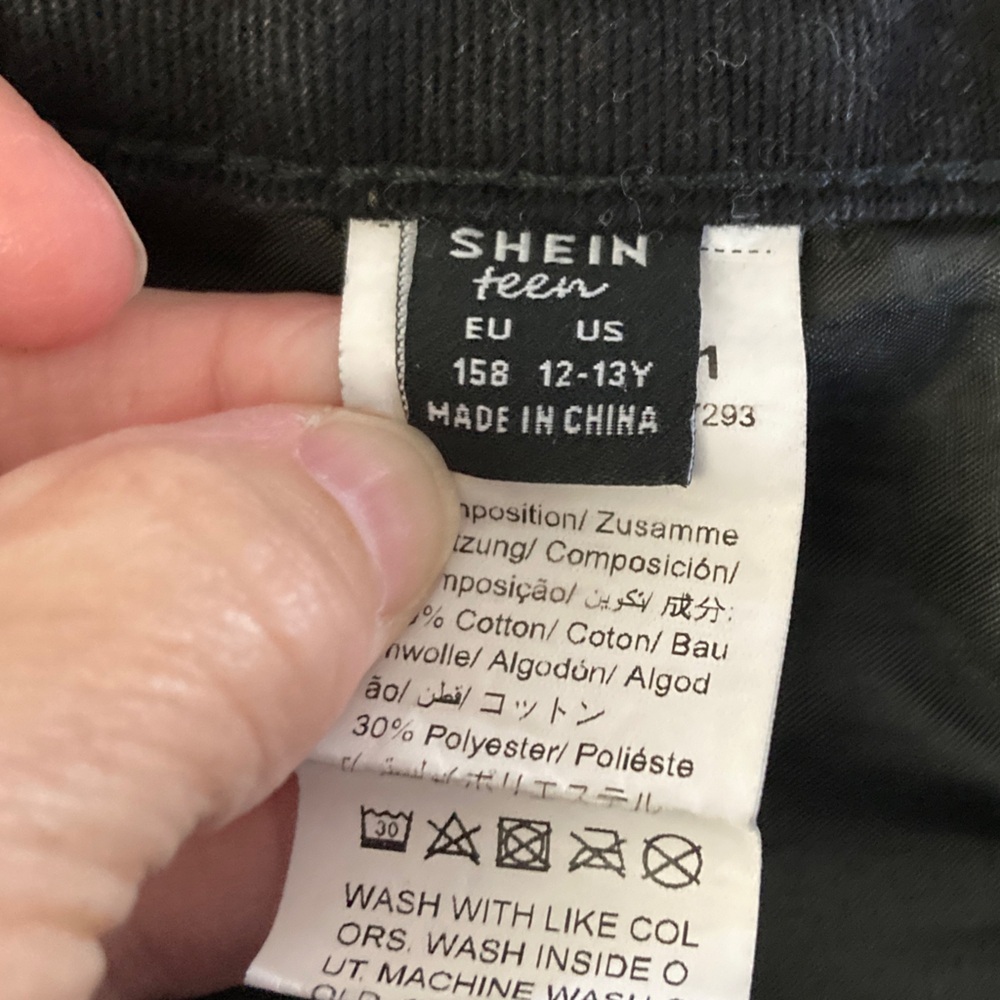 SHEIN Kids Black Denim Shorts - Picture 2 of 5